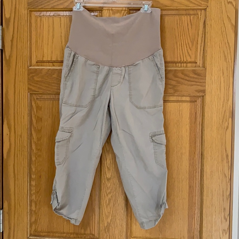 Maternity capris